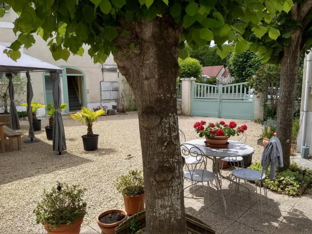 Quelques Fleurs Aparthotel La Roche-Posay Exterior photo