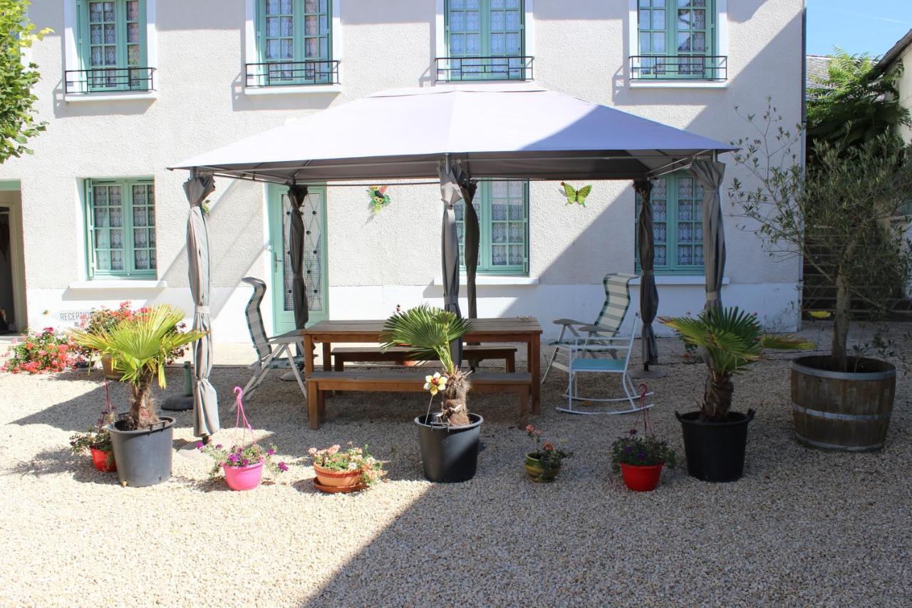 Quelques Fleurs Aparthotel La Roche-Posay Exterior photo