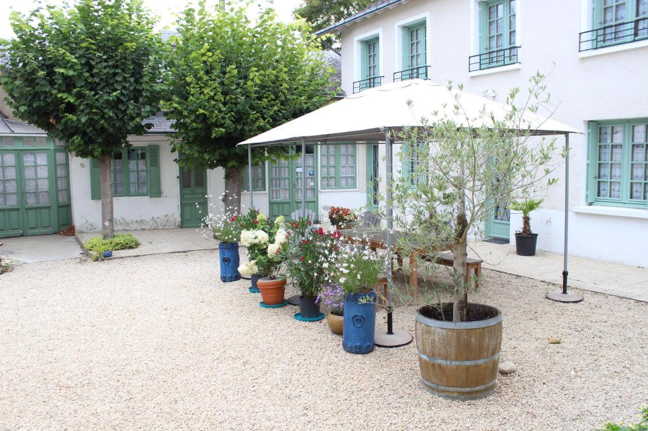 Quelques Fleurs Aparthotel La Roche-Posay Exterior photo
